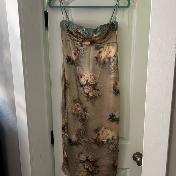 NWT House of CB, Venus Dress - Floral Dress in Cream & Floral - Picture 8 of 11